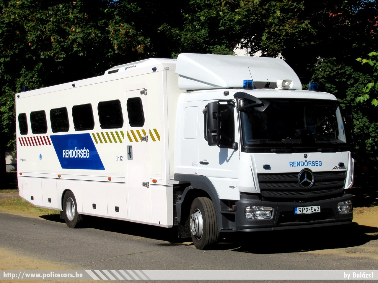 Mercedes Atego 1324 Tornádó, fotó: Balázs1
Keywords: rendőrség rendőr rendőrautó magyar Magyarország hungarian Hungary police policecar RPX-543