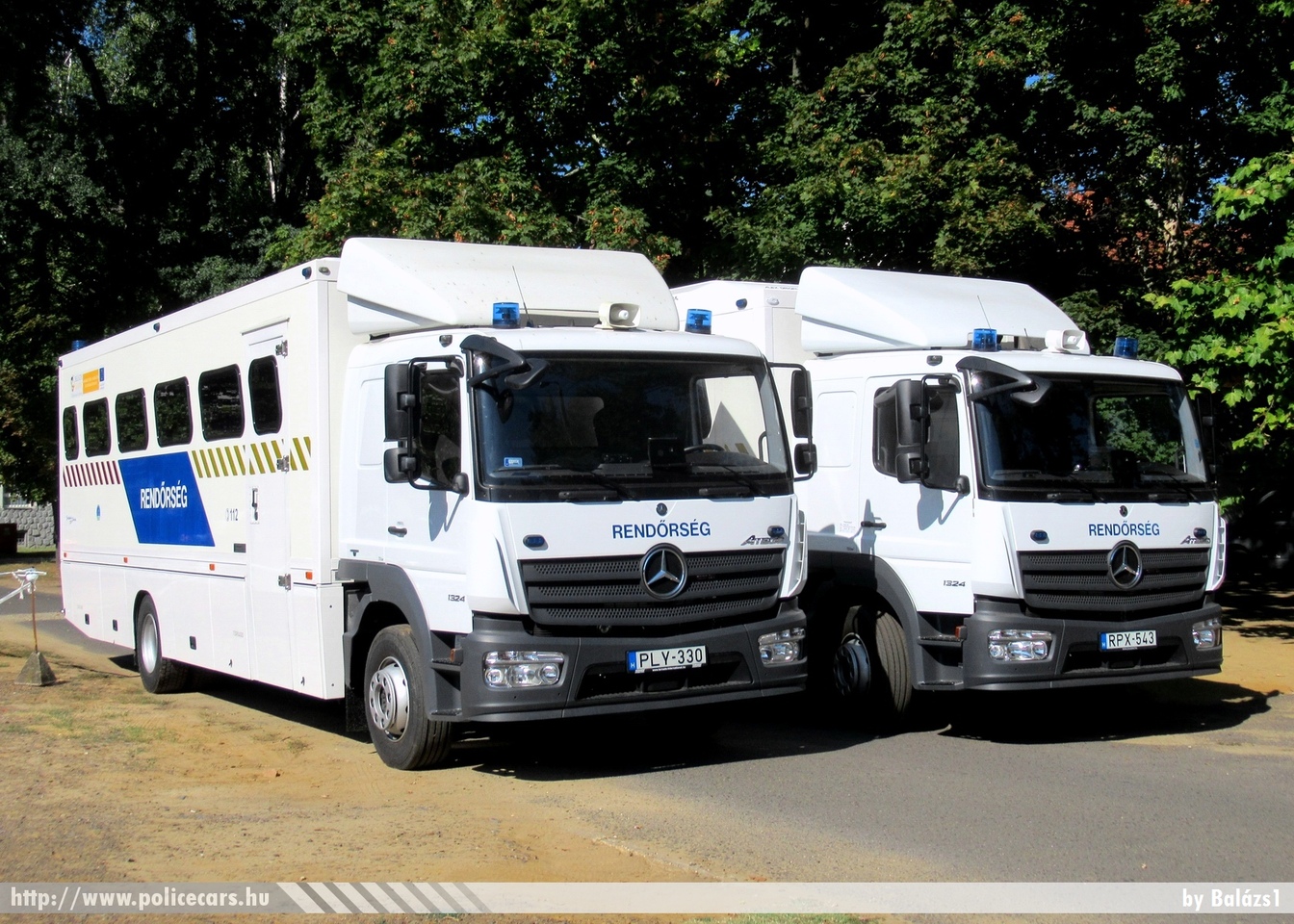 Mercedes Atego 1324 Tornádó, fotó: Balázs1
Keywords: rendőrség rendőr rendőrautó magyar Magyarország hungarian Hungary police policecar PLY-330 RPX-543