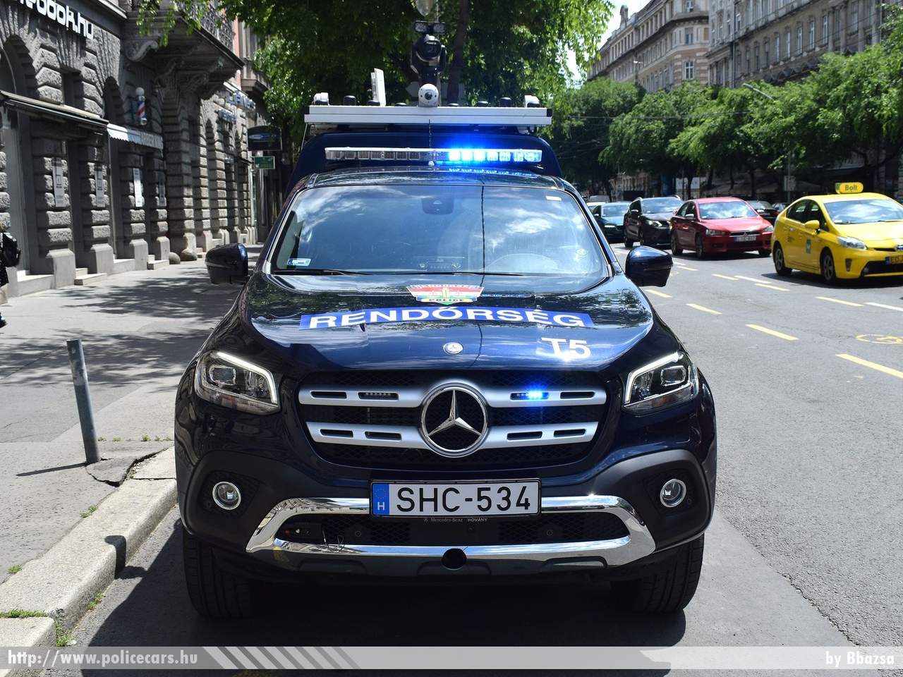 Mercedes X W470, fotó: Bbazsa
Keywords: rendőrség rendőr rendőrautó magyar Magyarország hungarian Hungary police policecar SHC-534