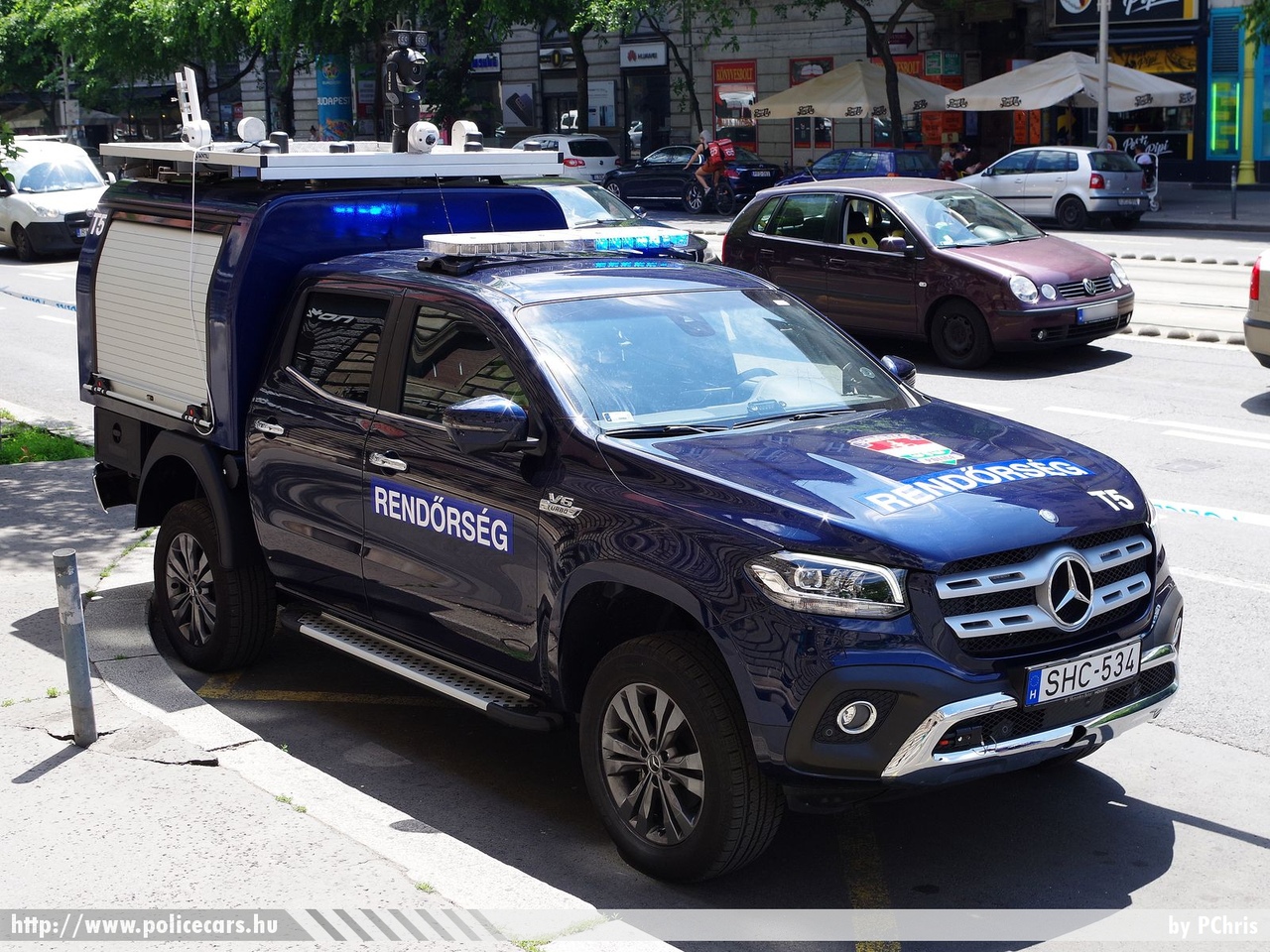 Mercedes X W470, fotó: PChris
Keywords: rendőrség rendőr rendőrautó magyar Magyarország hungarian Hungary police policecar SHC-534