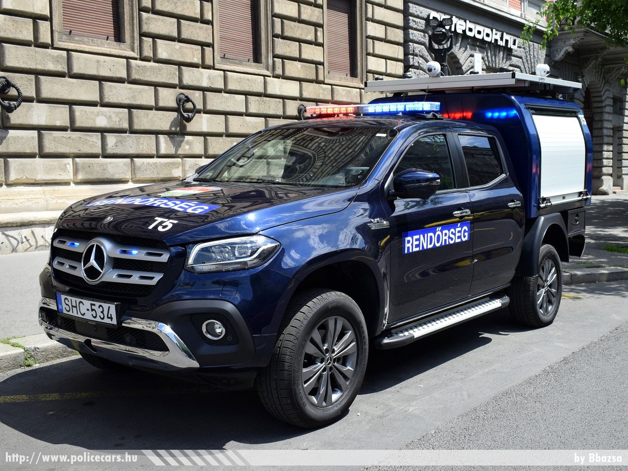 Mercedes X W470, fotó: Bbazsa
Keywords: rendőrség rendőr rendőrautó magyar Magyarország hungarian Hungary police policecar SHC-534