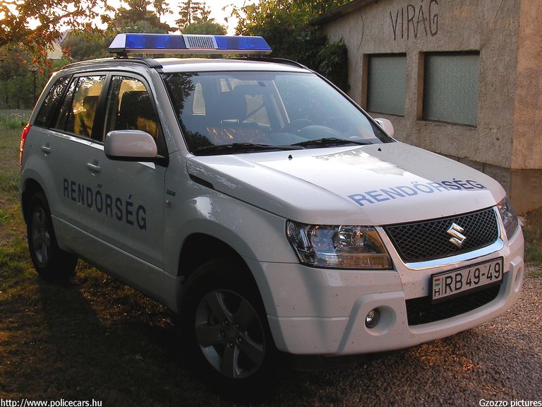 Suzuki Grand Vitara, fotó: Gzozzo pictures
Keywords: rendőr rendőrautó rendőrség magyar Magyarország RB49-49
