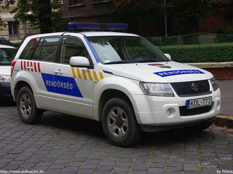 Suzuki Grand Vitara, fotó: PChris
Keywords: rendőr rendőrautó rendőrség magyar Magyarország KDL-773