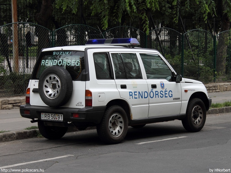 Suzuki Vitara, fotó: HNorbert
Keywords: rendőr rendőrautó rendőrség magyar Magyarország RB50-91