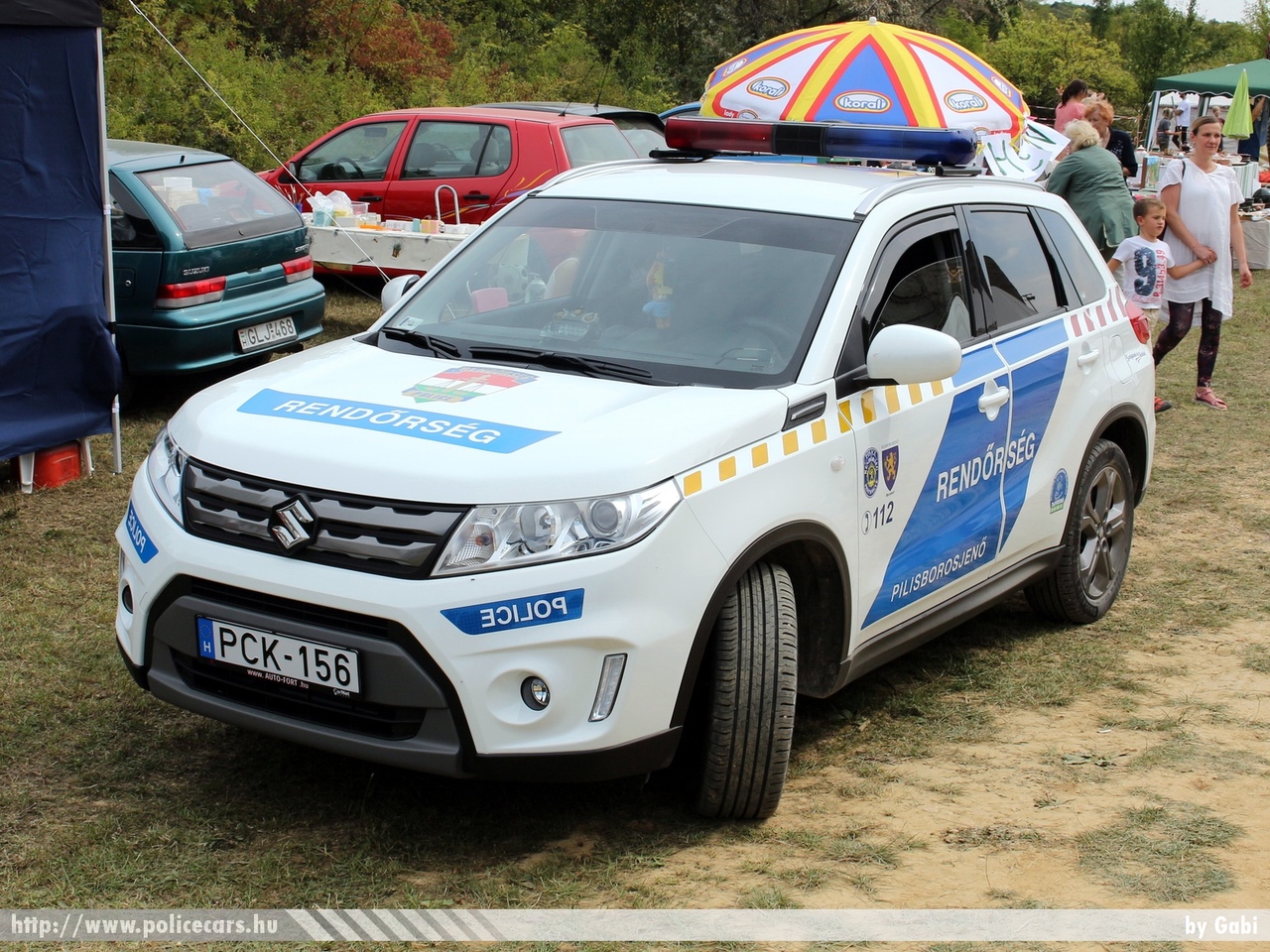 Suzuki Vitara, fotó: Gabi
Keywords: magyar Magyarország rendőr rendőrautó rendőrség PCK-156 Hungary hungarian police policecar