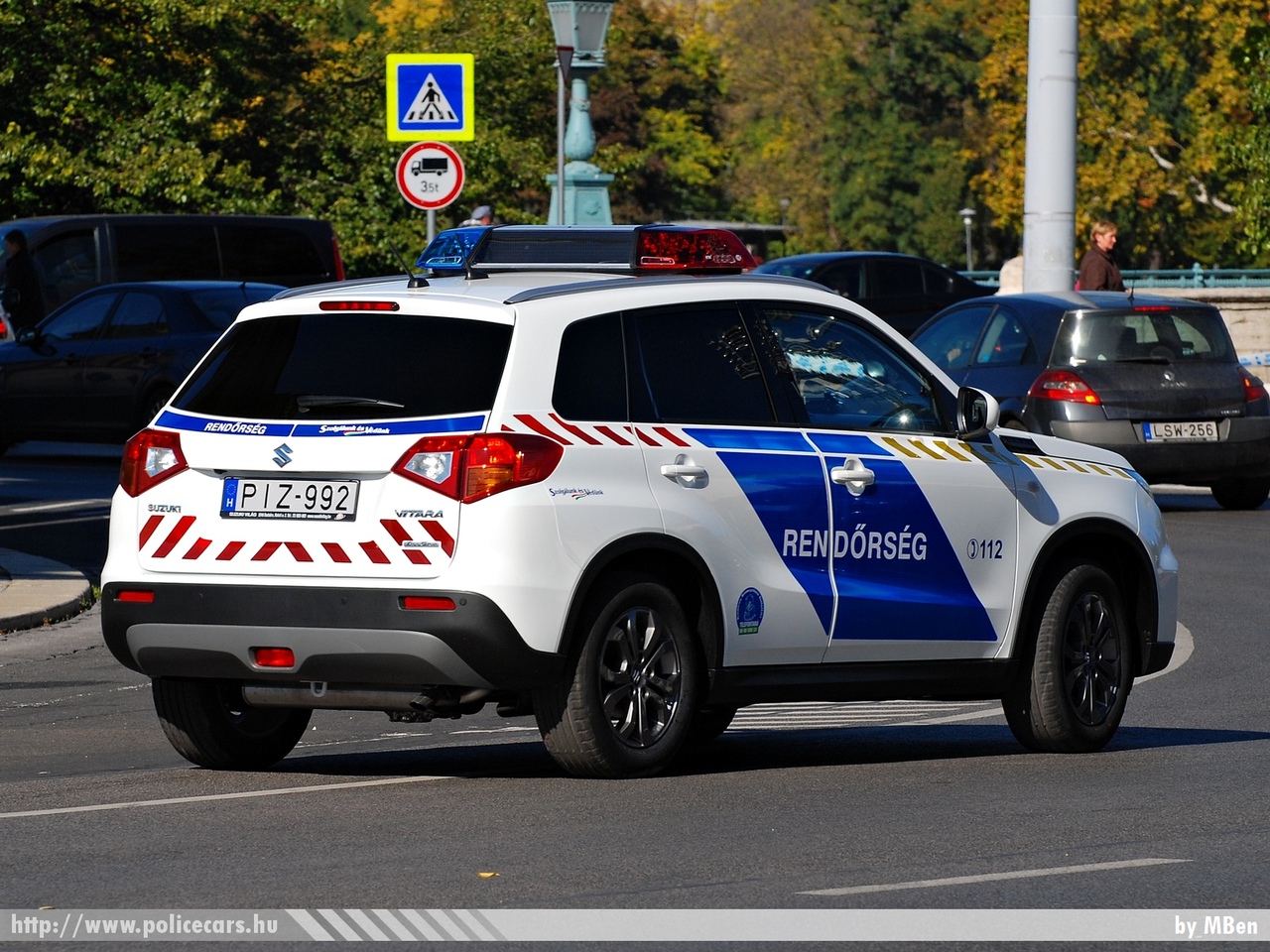 Suzuki Vitara, fotó: MBen
Keywords: magyar Magyarország rendőr rendőrautó rendőrség Hungary hungarian police policecar PIZ-992