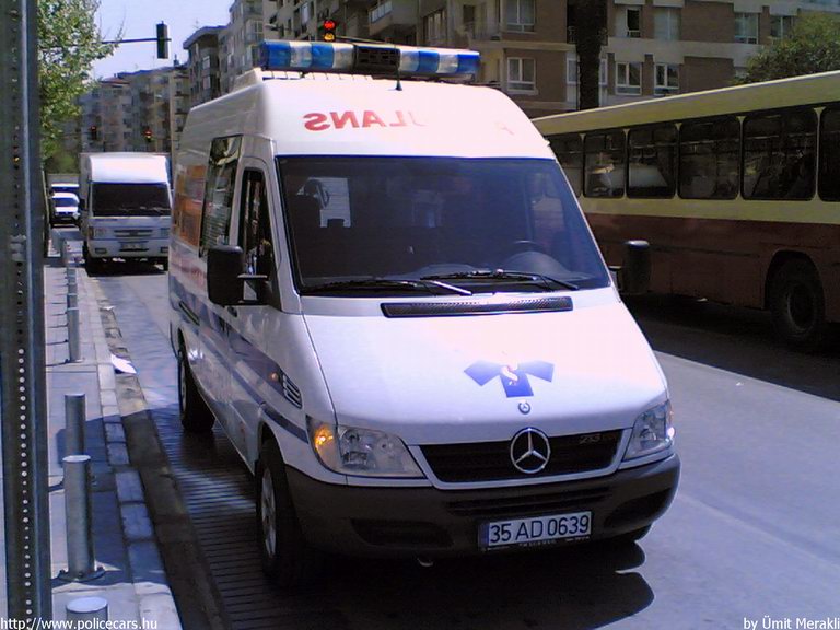 Mercedes Sprinter, fotó: Ümit Merakli
Keywords: mentő mentőautó török Törökország