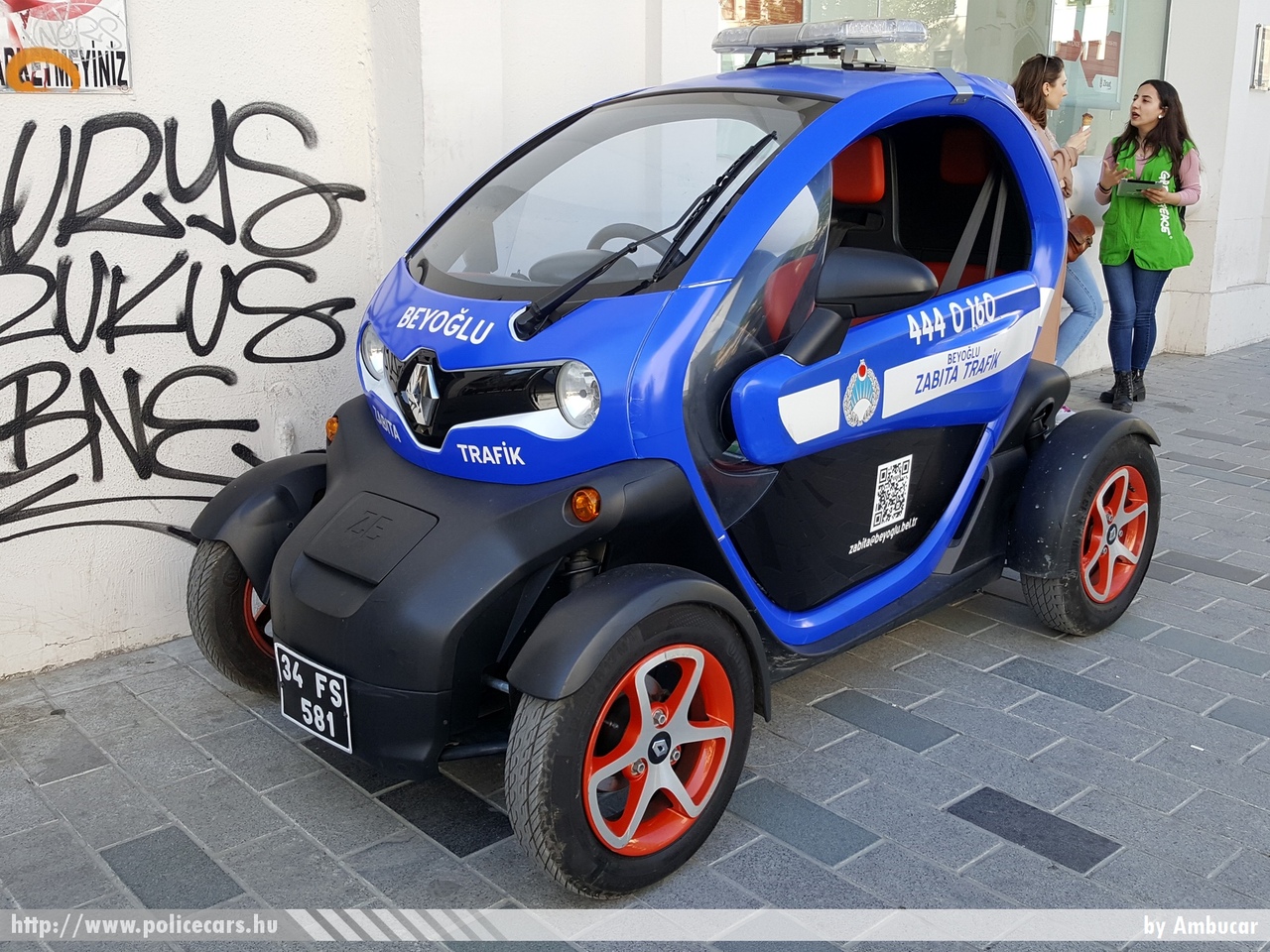 Renault Twizy, fotó: Ambcar
Keywords: rendőr rendőrautó rendőrség török Törökország police policecar turkey turkish