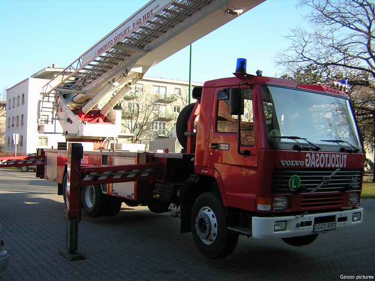 Volvo FL10 Bronto-Skylift F42 HDT, Dunaújváros, Hivatásos Önkormányzati Tûzoltóság, fotó: Gzozzo pictures
Keywords: HÖT tûzoltóautó tûzoltó tûzoltóság GGT-697 magyar Magyarország fire firetruck Hungary hungarian
