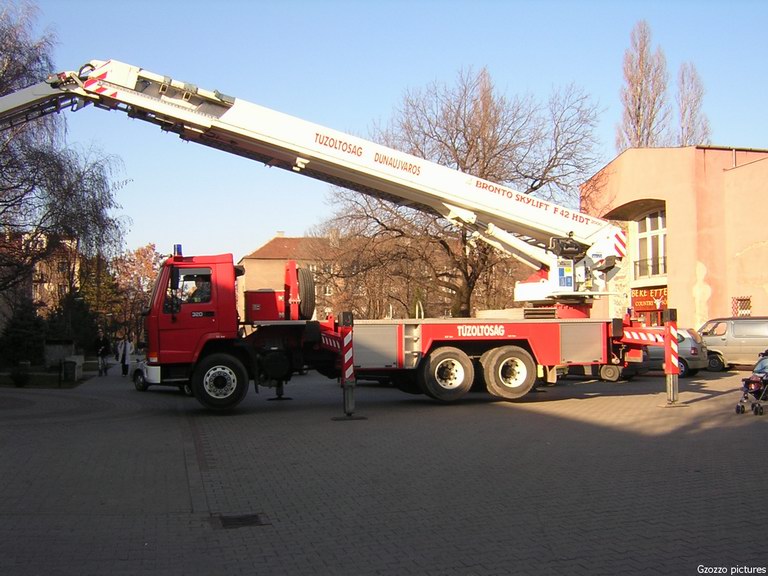 Volvo FL10 Bronto-Skylift F42 HDT, Dunaújváros, Hivatásos Önkormányzati Tûzoltóság, fotó: Gzozzo pictures
Keywords: HÖT  tûzoltóautó tûzoltó tûzoltóság GGT-697 magyar Magyarország fire firetruck Hungary hungarian