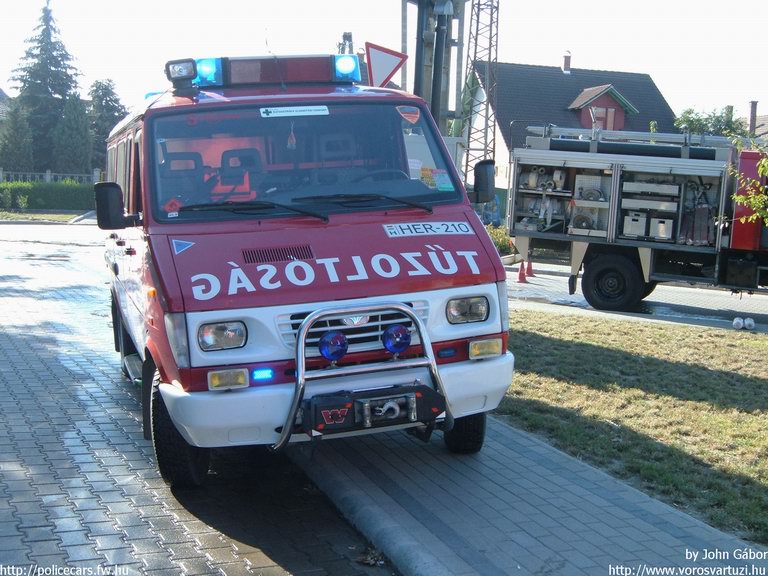 Daewoo Lublin, Pilisvörösvári Önkéntes Tûzoltó Egyesület, fotó: John Gábor

Keywords: tûzoltóautó tûzoltó ÖTE tûzoltóság magyar Magyarország HER-210 hungarian Hungary fire firetruck