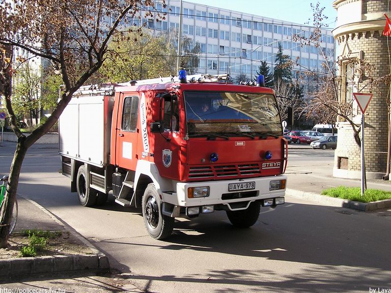 Steyr 13s23 Bronto-Saurus 2000, Szeged, Hivatásos Önkormányzati Tûzoltóság, fotó: Laya
Keywords: HÖT tûzoltóautó tûzoltóság tûzoltó AYA-978 magyar Magyarország fire firetruck Hungary hungarian