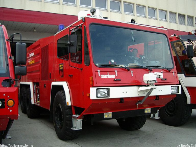 Rosenbauer Dragon, Budapest Airport (Ferihegy) Repülõtéri Tûzoltóság, fotó: Répás Zoli
Keywords: létesítményi tûzoltóság tûzoltóautó