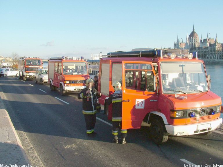 Mercedes 814 Rosenbauer TLF 1000 AT, Budapest, Fõvárosi Tûzoltóparancsnokság, fotó: Baranyai Cser István
Keywords: HÖT tûzoltóautó tûzoltó tûzoltóság magyar Magyarország fire firetruck Hungary hungarian