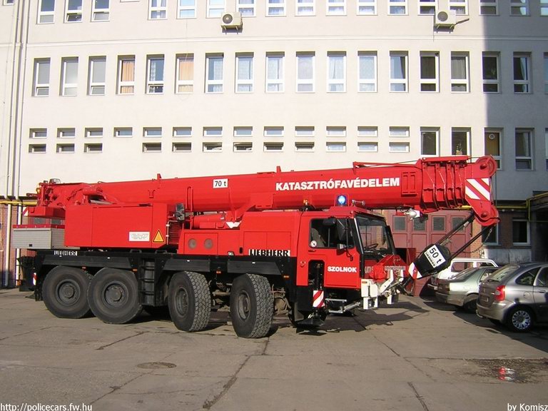 Liebherr LTM 1070, Szolnoki Hivatásos Önkormányzati Tûzoltóság, fotó: Komisz
Keywords: HÖT tûzoltóautó magyar Magyarország tûzoltó tûzoltóság  fire firetruck Hungary hungarian