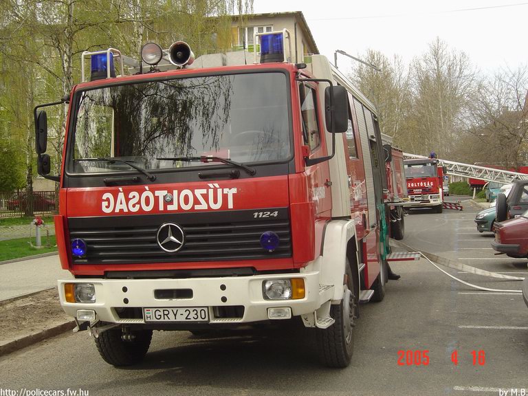 Mercedes 1124 Rosenbauer TLF 2000 AT, Kaposvári Hivatásos Önkormányzati Tûzoltóság, fotó: Márton Balázs
Keywords: HÖT tûzoltóautó magyar Magyarország tûzoltó tûzoltóság GRY-230 fire firetruck Hungary hungarian