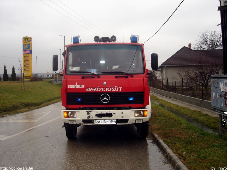 Mercedes, Érdi Hivatásos Önkormányzati Tûzoltóság, fotó: Frinyó
Keywords: HÖT tûzoltóautó magyar Magyarország tûzoltó tûzoltóság AUN-995 fire firetruck Hungary hungarian