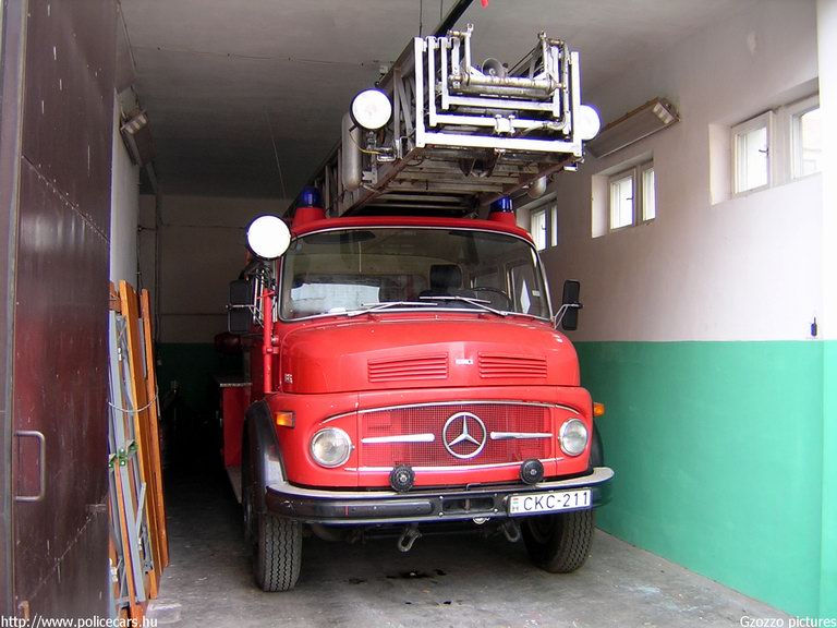 Mercedes, Bonyhádi Önkéntes Tûzoltó Egyesület, fotó: Gzozzo pictures
Keywords: tûzoltóautó tûzoltó ÖTE tûzoltóság magyar Magyarország CKC-211 hungarian Hungary fire firetruck