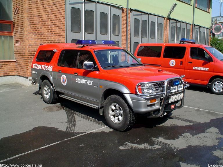Mitsubishi L-200, Szombathelyi Hivatásos Önkormányzati Tûzoltóság, fotó: dénes
Keywords: HÖT tûzoltóautó magyar Magyarország tûzoltó tûzoltóság TUO-001 fire firetruck Hungary hungarian