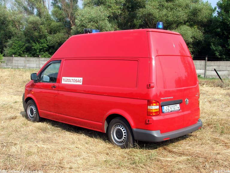 VW Transporter T5, Budapest, Fõvárosi Tûzoltóparancsnokság, fotó: PChris
Keywords: HÖT tûzoltóautó magyar Magyarország tûzoltó tûzoltóság JZV-074 fire firetruck Hungary hungarian