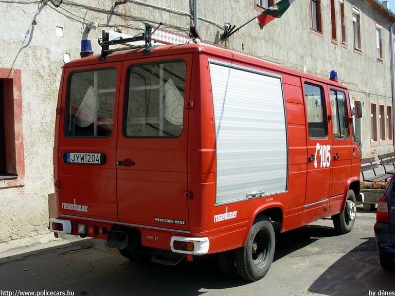 Mercedes, Kõszegi Önkéntes Tûzoltóság, fotó: dénes
Keywords: tûzoltóautó ÖT magyar Magyarország tûzoltó tûzoltóság JYW-204 fire firetruck Hungary hungarian