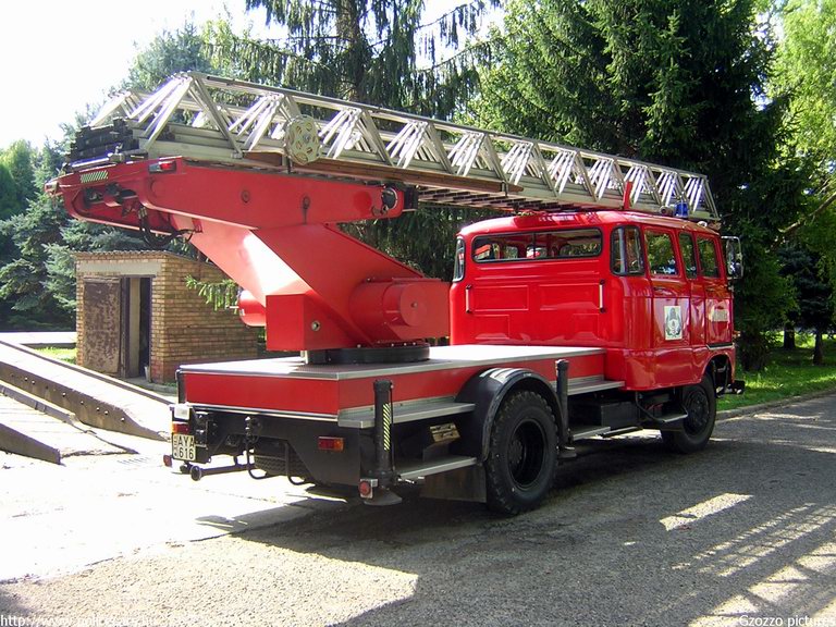 Ifa W50 DL 30, Dombóvári Hivatásos Önkormányzati Tûzoltóság, fotó: Gzozzo pictures
Keywords: HÖT tûzoltóautó magyar Magyarország tûzoltó tûzoltóság AYA-616 fire firetruck Hungary hungarian