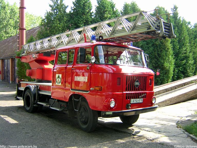 Ifa W50 DL 30, Dombóvári Hivatásos Önkormányzati Tûzoltóság, fotó: Gzozzo pictures
Keywords: HÖT tûzoltóautó magyar Magyarország tûzoltó tûzoltóság AYA-616 fire firetruck Hungary hungarian