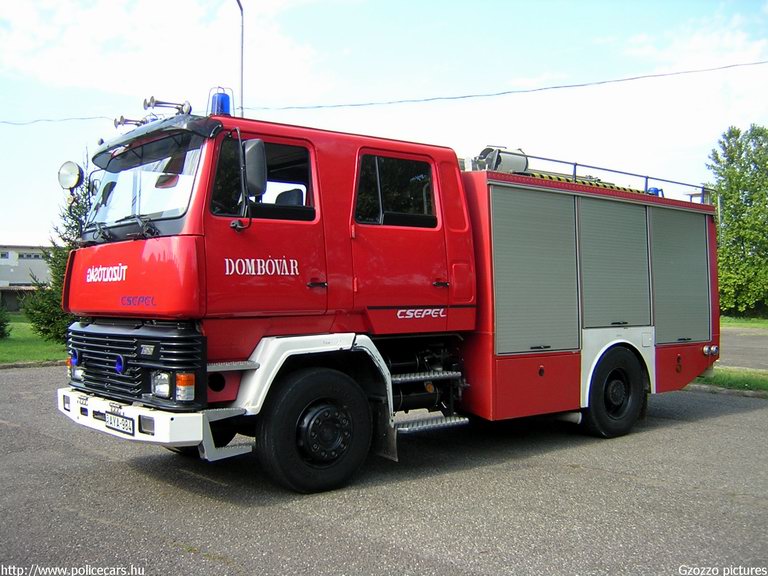 Csepel D755, Dombóvári Hivatásos Önkormányzati Tûzoltóság, fotó: Gzozzo pictures
Keywords: HÖT tûzoltóautó magyar Magyarország tûzoltó tûzoltóság AYA-984 fire firetruck Hungary hungarian