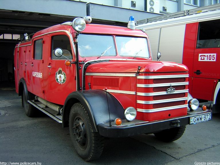 Csepel D-352, Kaposvári Hivatásos Önkormányzati Tûzoltóság, fotó: Gzozzo pictures
Keywords: HÖT tûzoltóautó magyar Magyarország tûzoltó tûzoltóság GWW-972 fire firetruck Hungary hungarian