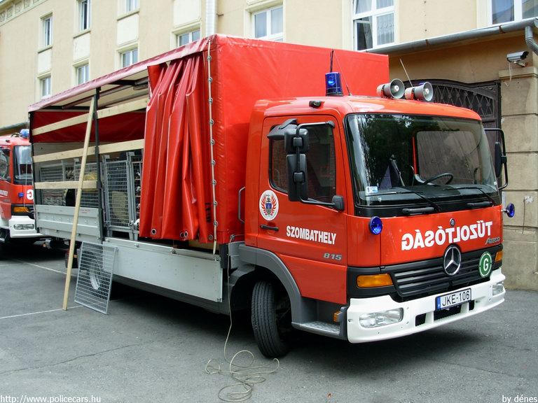 Mercedes-Benz Atego 815 tömlõszállító, Szombathelyi Hivatásos Önkormányzati Tûzoltóság, fotó: dénes
Keywords: HÖT tûzoltóautó magyar Magyarország tûzoltó tûzoltóság JKE-106 fire firetruck Hungary hungarian