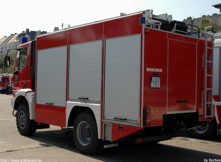 Iveco 100E, fotó: Norbee
Keywords: tûzoltóautó magyar Magyarország tûzoltó tûzoltóság JSZ-751 fire firetruck Hungary hungarian
