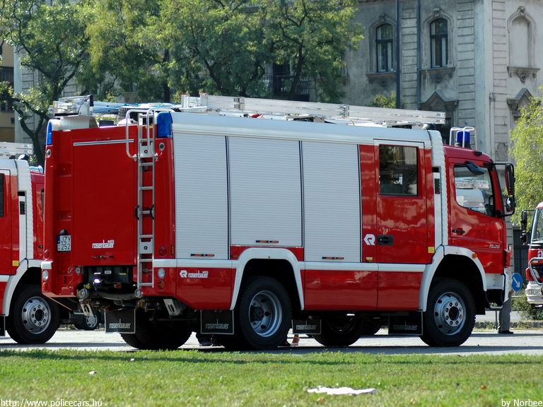 Mercedes Atego, fotó: Norbee
Keywords: tûzoltóautó magyar Magyarország tûzoltó tûzoltóság JZY-252 fire firetruck Hungary hungarian