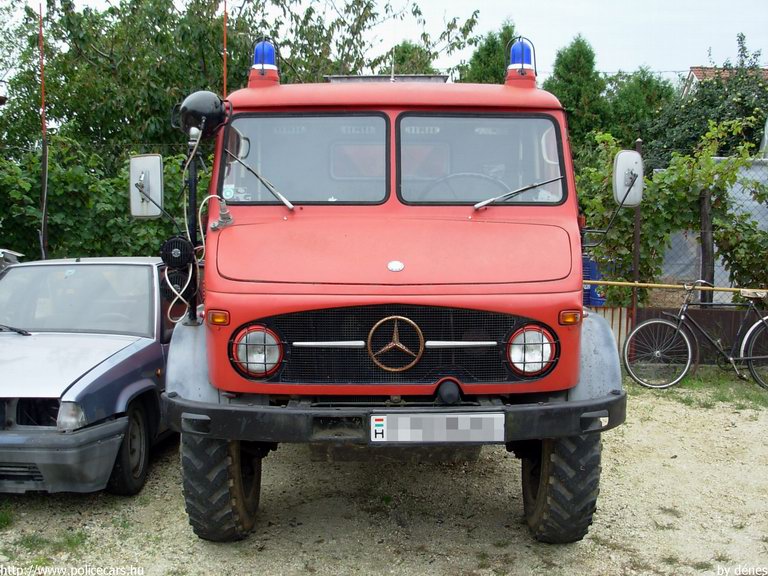 Mercedes-Benz Unimog 404, Cáki Önkéntes Tûzoltó Egyesület, a kép Szombathelyen készült, fotó: dénes
Keywords: ÖTE tûzoltóautó hungarian Hungary fire firetruck magyar Magyarország tûzoltó tûzoltóság