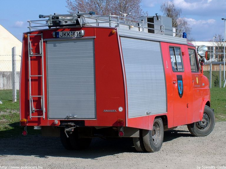 Opel Blitz, Pilisborosjenõi Önkéntes Tûzoltó Egyesület, fotó: Szemlits Gyula
Keywords: tûzoltóautó tûzoltó ÖTE tûzoltóság magyar Magyarország JKK-615 hungarian Hungary fire firetruck