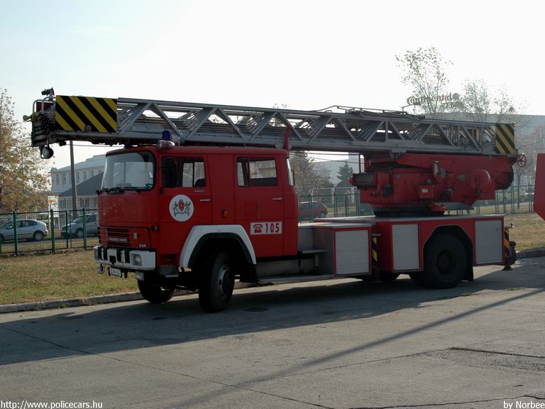 Magirus Deutz 170 D12, Budapest, Fõvárosi Tûzoltóparancsnokság, fotó: Norbee
Keywords: tûzoltóautó HÖT magyar Magyarország tûzoltó tûzoltóság  fire firetruck Hungary hungarian
