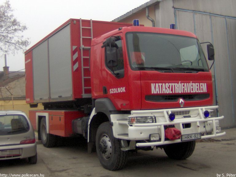 Renault Kerax 340, Szolnoki Hivatásos Önkormányzati Tûzoltóság, fotó: S. Péter
Keywords: HÖT tûzoltóautó magyar Magyarország tûzoltó tûzoltóság HRK-927 fire firetruck Hungary hungarian