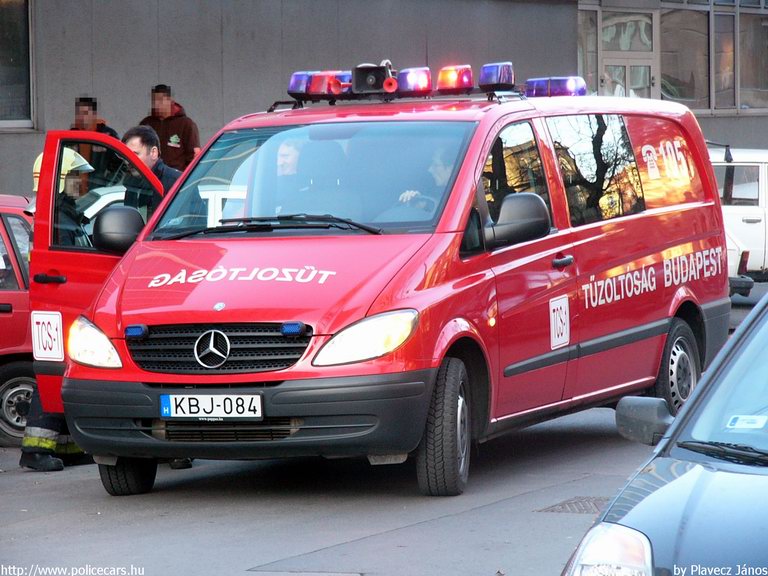 Mercedes Vito, Budapest, Fõvárosi Tûzoltóparancsnokság, fotó: Plavecz János
Keywords: HÖT tûzoltóautó magyar Magyarország tûzoltó tûzoltóság KBJ-084 fire firetruck Hungary hungarian