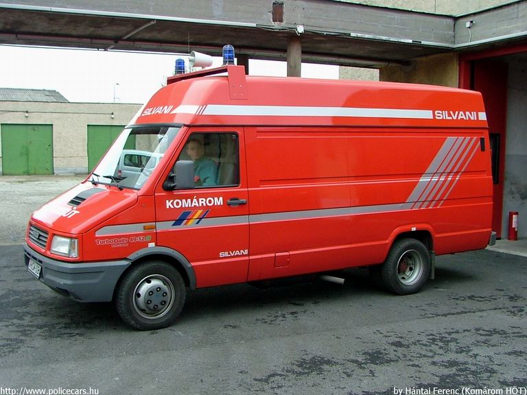 Iveco Silvani, Komáromi Hivatásos Önkormányzati Tûzoltóság, k-teher, fotó: Hántai Ferenc
szállítható személyek száma: 3 fõ
alkalmazás/bevethetõség: közúti balesetek felszámolûsa, veszélyes anyagok
szabadbajutásának megakadályozása és felszámolása, lokalizálása, ár- és
belvízvédelmi feladatok végzése.
felszereltsége: mûszaki szakfelszerelések szállítása, mobil szivattyú,
speciális tömlõ, gáztömör védõruhák, felitatóeszközök.

Keywords: tûzoltóautó HÖT magyar Magyarország tûzoltó tûzoltóság HCW-084 fire firetruck Hungary hungarian