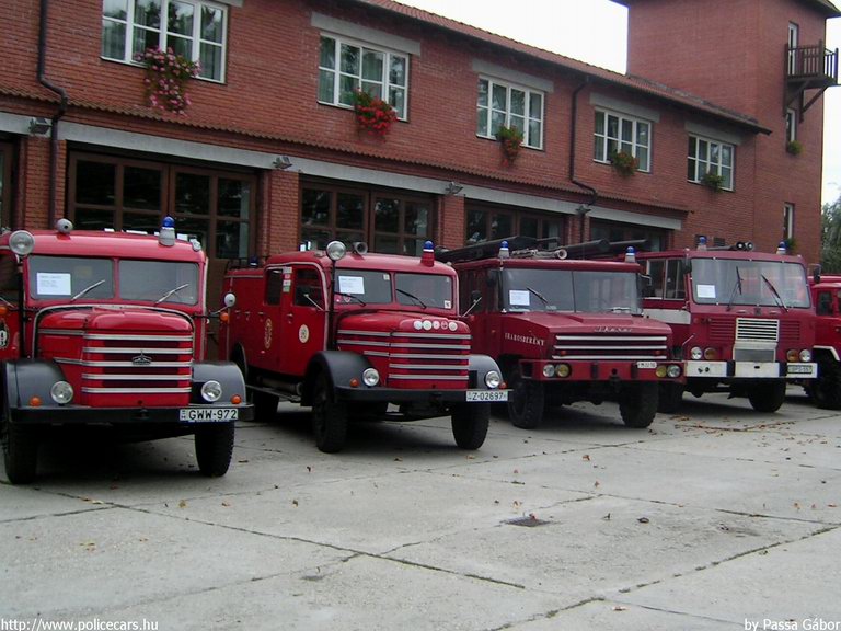 Csepel D-352, Ikarus 526, Csepel D707.30 MIM Tü-1, fotó: Passa Gábor
Keywords: tûzoltóautó magyar Magyarország tûzoltó tûzoltóság GWW-972 fire firetruck Hungary hungarian