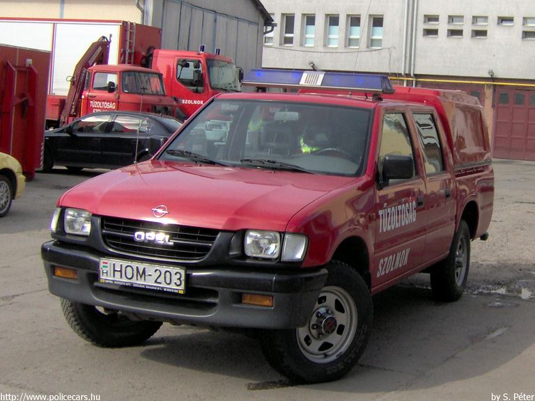Opel Campo, Szolnoki Hivatásos Önkormányzati Tûzoltóság, fotó: S. Péter
Keywords: HÖT tûzoltóautó magyar Magyarország tûzoltó tûzoltóság HOM-203 fire firetruck Hungary hungarian