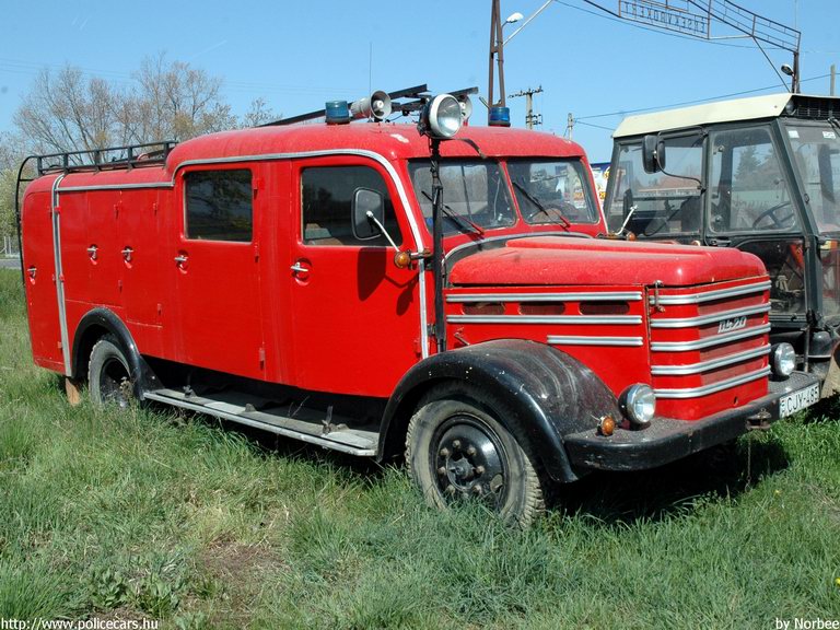 Csepel D-420, Érsekvadkerti Önkéntes Tûzoltó Egyesület, fotó: Norbee
Keywords: tûzoltóautó tûzoltó ÖTE tûzoltóság magyar Magyarország CJY-485 hungarian Hungary fire firetruck