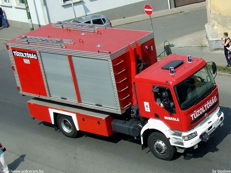 Renault Kerax 340, Miskolci Hivatásos Önkormányzati Tûzoltóság, fotó: bigdave
Keywords: tûzoltóautó HÖT magyar Magyarország tûzoltó tûzoltóság  fire firetruck Hungary hungarian