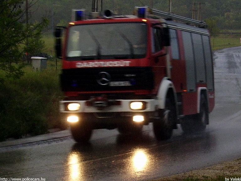 Mercedes 1234, fotó: Valaki
Keywords: HÖT tûzoltóautó magyar Magyarország tûzoltó tûzoltóság  fire firetruck Hungary hungarian