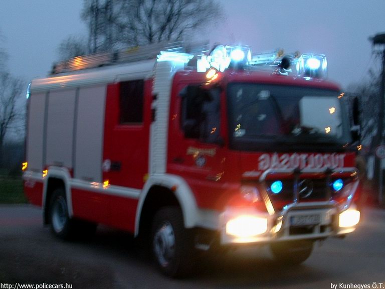 Mercedes Atego 1628 Rosenbauer TLF 4000 AT2, Kunhegyesi Önkéntes Tûzoltóság, fotó: Kunhegyes Ö.T.
Keywords: ÖT tûzoltóautó magyar Magyarország tûzoltó tûzoltóság JSZ-749 fire firetruck Hungary hungarian