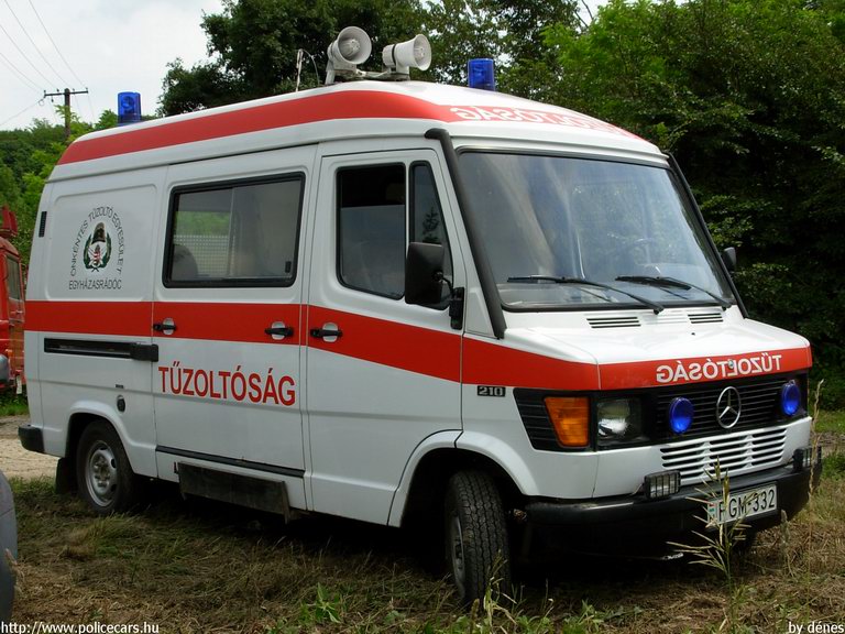 Mercedes-Benz 210, Egyházasrádóci Önkéntes Tûzoltó Egyesület, fotó: dénes
Keywords: tûzoltóautó ÖTE FGM-332 hungarian Hungary fire firetruck magyar Magyarország tûzoltó tûzoltóság