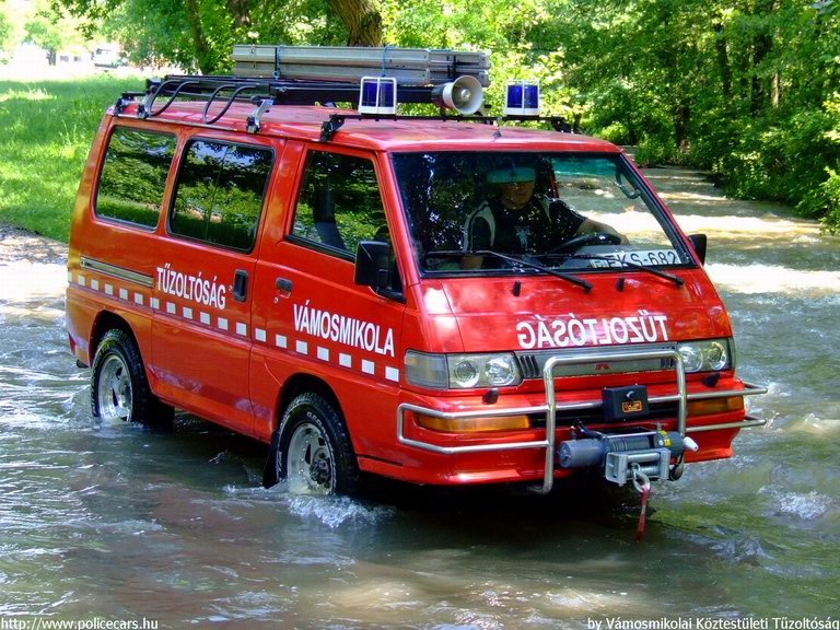 Mitsubishi L-300, Vámosmikolai Önkéntes Tûzoltóság, fotó: Vámosmikolai Köztestületi Tûzoltóság
Keywords: tûzoltóautó ÖT magyar Magyarország tûzoltó tûzoltóság FKS-682 fire firetruck Hungary hungarian