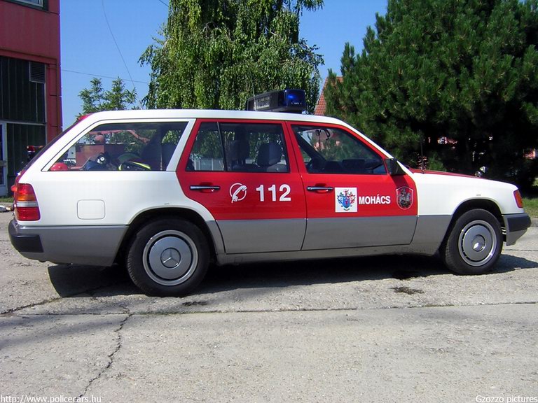 Mercedes E, Mohácsi Hivatásos Önkormányzati Tûzoltóság, fotó: Gzozzo pictures
Keywords: tûzoltóautó HÖT magyar Magyarország tûzoltó tûzoltóság JOL-988 fire firetruck Hungary hungarian
