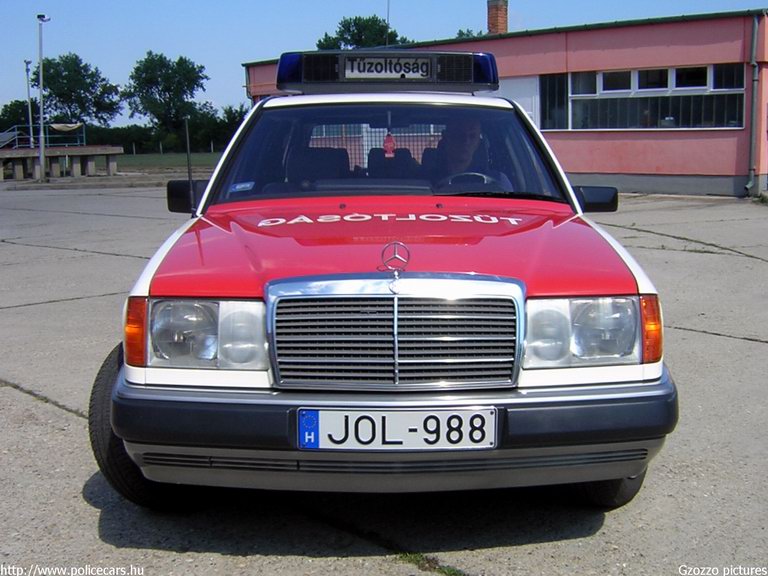 Mercedes E, Mohácsi Hivatásos Önkormányzati Tûzoltóság, fotó: Gzozzo pictures
Keywords: tûzoltóautó HÖT magyar Magyarország tûzoltó tûzoltóság JOL-988 fire firetruck Hungary hungarian