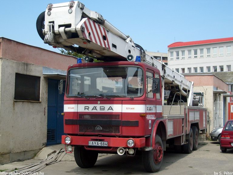 Rába SIMON Snorkel SS-400, Szolnoki Hivatásos Önkormányzati Tûzoltóság, fotó: S. Péter
Keywords: tûzoltóautó HÖT magyar Magyarország tûzoltó tûzoltóság AYA-684 fire firetruck Hungary hungarian