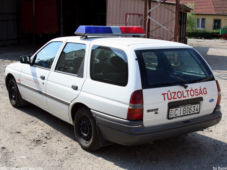 Ford Escort, Hajdúböszörményi Önkéntes Tûzoltóság, fotó: Bazsi
Keywords: tûzoltóautó ÖT magyar Magyarország tûzoltó tûzoltóság CIB-634 fire firetruck Hungary hungarian